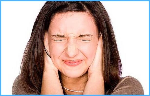 ο θόρυβος στο κεφάλι μιας γυναίκας είναι ένα από τα σημάδια της αυχενικής οστεοχόνδρωσης